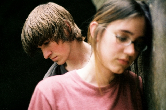 Adolescentes Grávidos casal de adolescentes a discutir, aborrecidos”