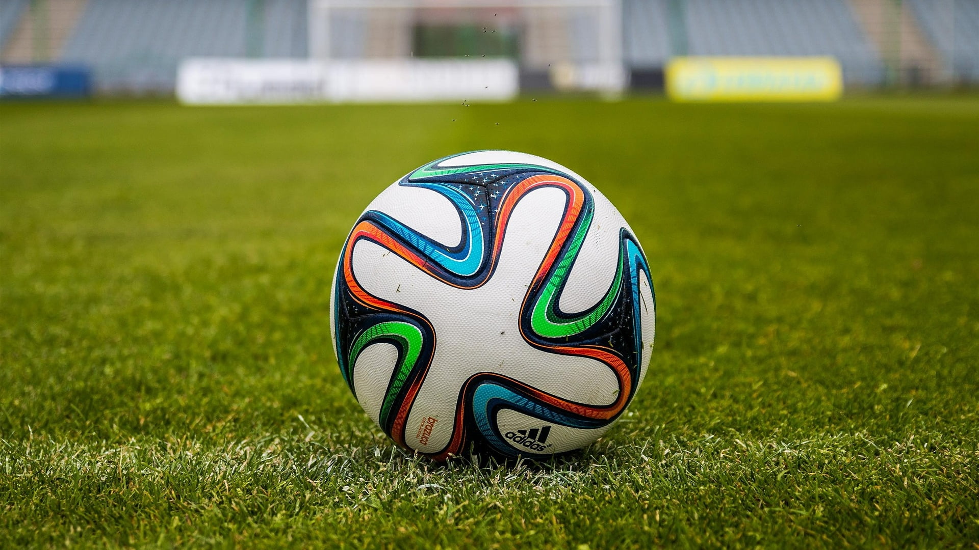 bolo de futebol no relvado