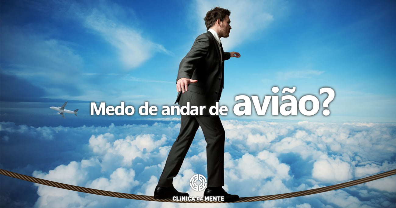 homem no céu a caminhar numa corda